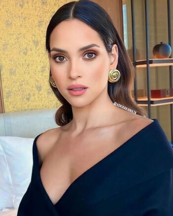 Adria Arjona