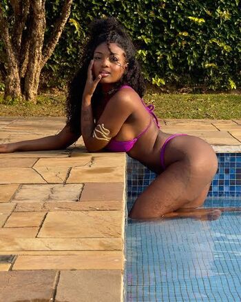 Alanah Bombom