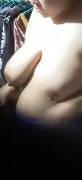 anouk_busty