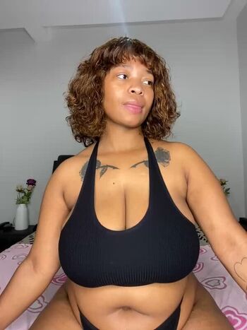 Busty25