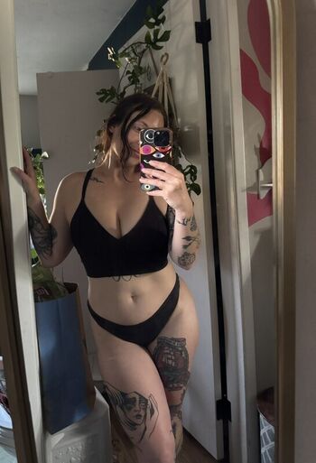 Full leaked Chelsswellss private onlyfans photo