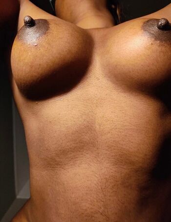 Full leaked Creamy brown girl private onlyfans photo