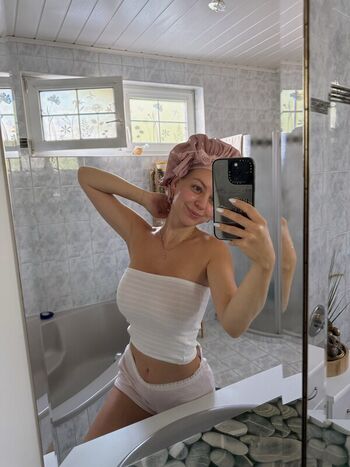 Full leaked Dalmalaluna private onlyfans photo