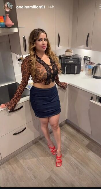 Full leaked Desiqueenuk private onlyfans photo