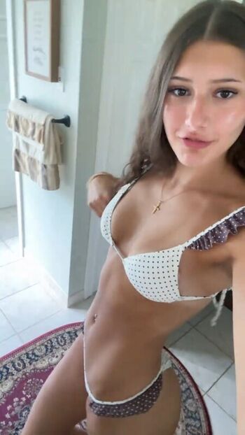 Full leaked Ellesbellss private onlyfans photo