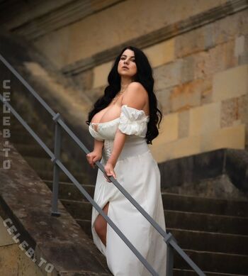 Full leaked Frautramvaiik private onlyfans photo
