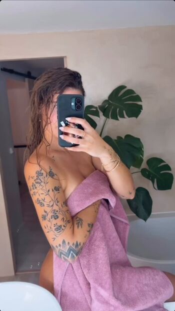 Full leaked Gabychaaw private onlyfans photo