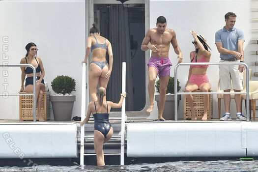 Full leaked Hailey bieber private onlyfans photo