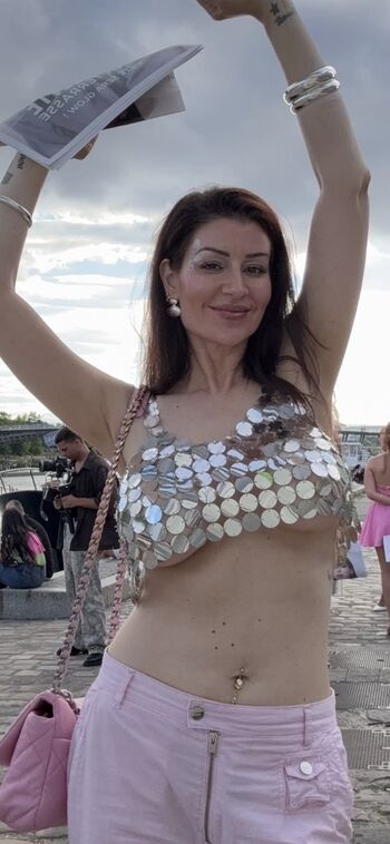 Full leaked Izzipoopi private onlyfans photo