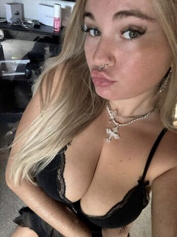 Full leaked Lizzy cherry private onlyfans photo