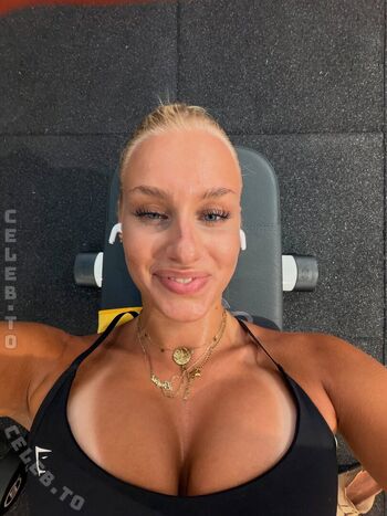 Full leaked Loulou fbl private onlyfans photo