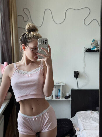 Full leaked Lpshkaa private onlyfans photo