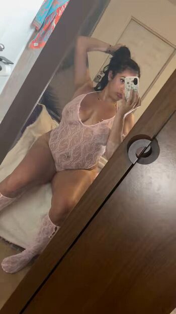 Full leaked Mamiestrellaa private onlyfans photo