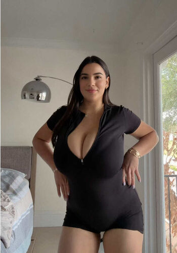 Full leaked Miley cyrus/ private onlyfans photo