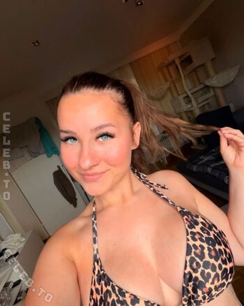 Full leaked Mira moon private onlyfans photo