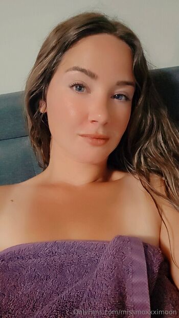 Full leaked Missmoxxximoon private onlyfans photo