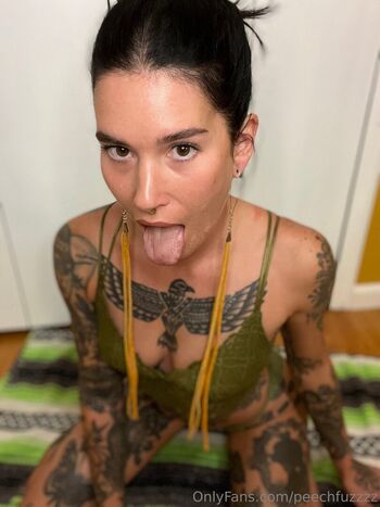 Full leaked Peechfuzzzz private onlyfans photo