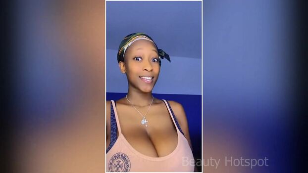 Full leaked Poupemimi private onlyfans photo