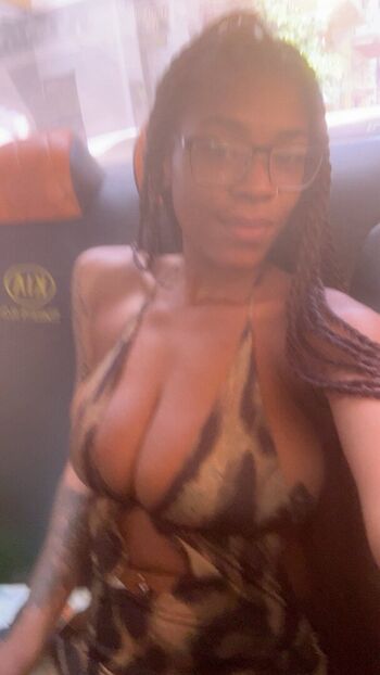 Full leaked Pretty yunique private onlyfans photo