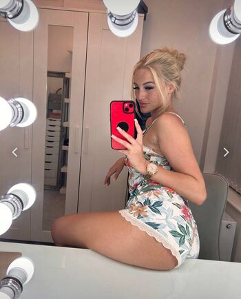 Full leaked Sophie aspin private onlyfans photo