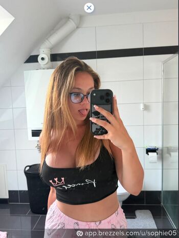 Full leaked Sophie page private onlyfans photo